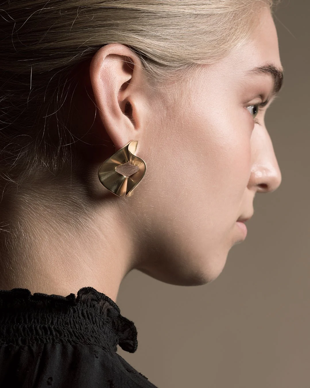 Kalevala Vetovoima pyöreät korvakorut, pronssia - Image 3